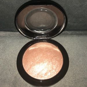 LIGHTLY USED MAC soft and gentle highlighter